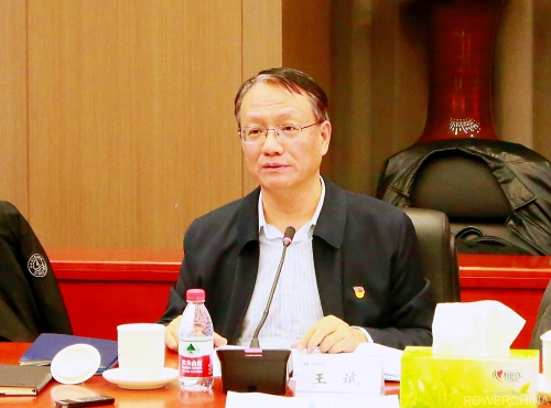 王斌赴电建路桥公司调研并讲授专题党课